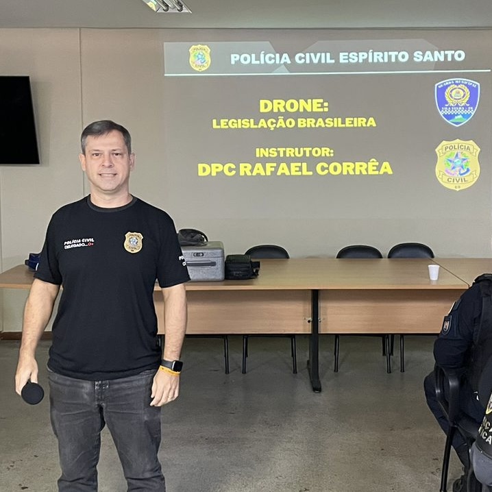 delegado-rafael-correa-especialista-normas-regras-drone